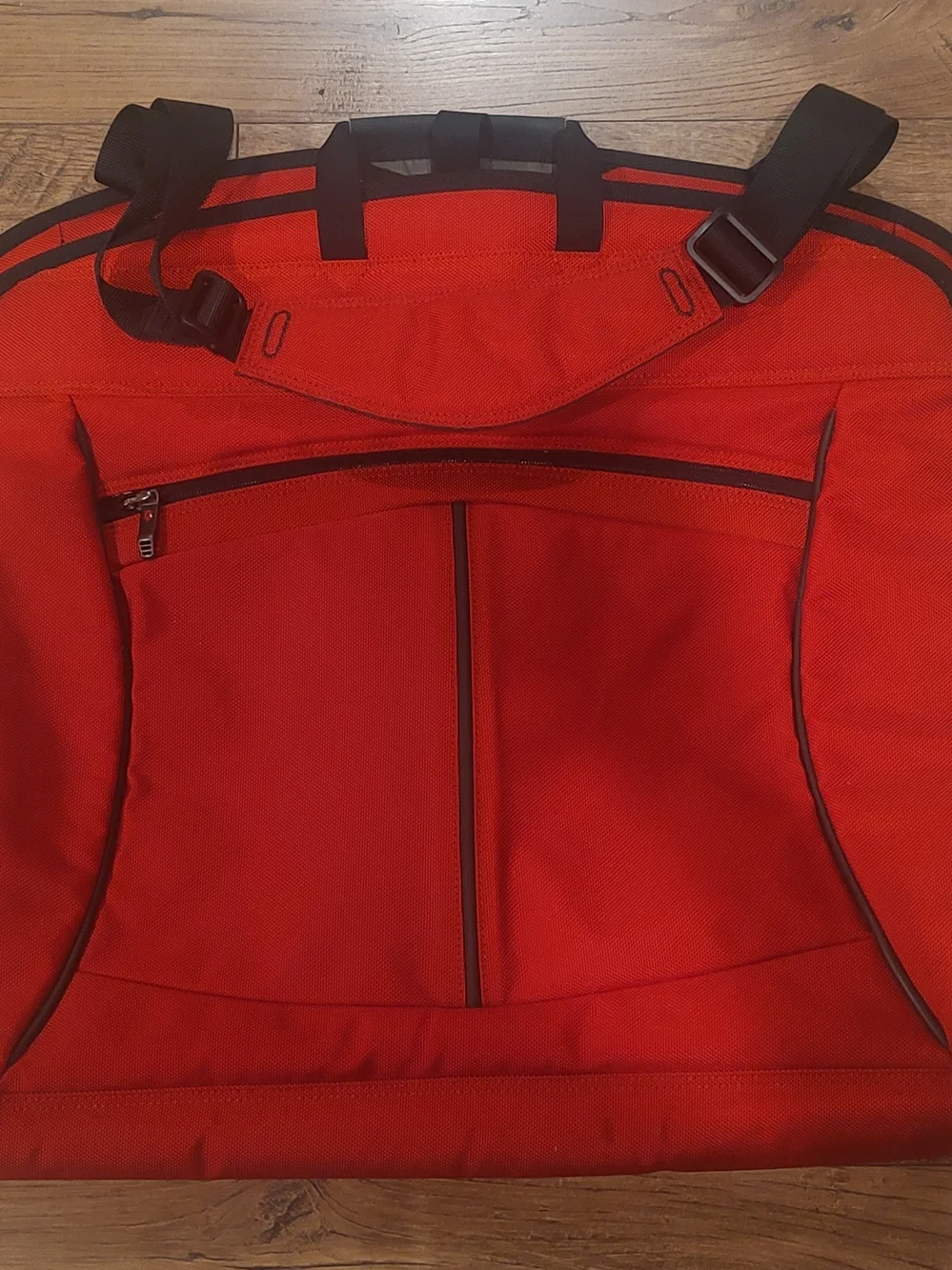 Victorinox Swiss Army Red Traveler Garment Bag